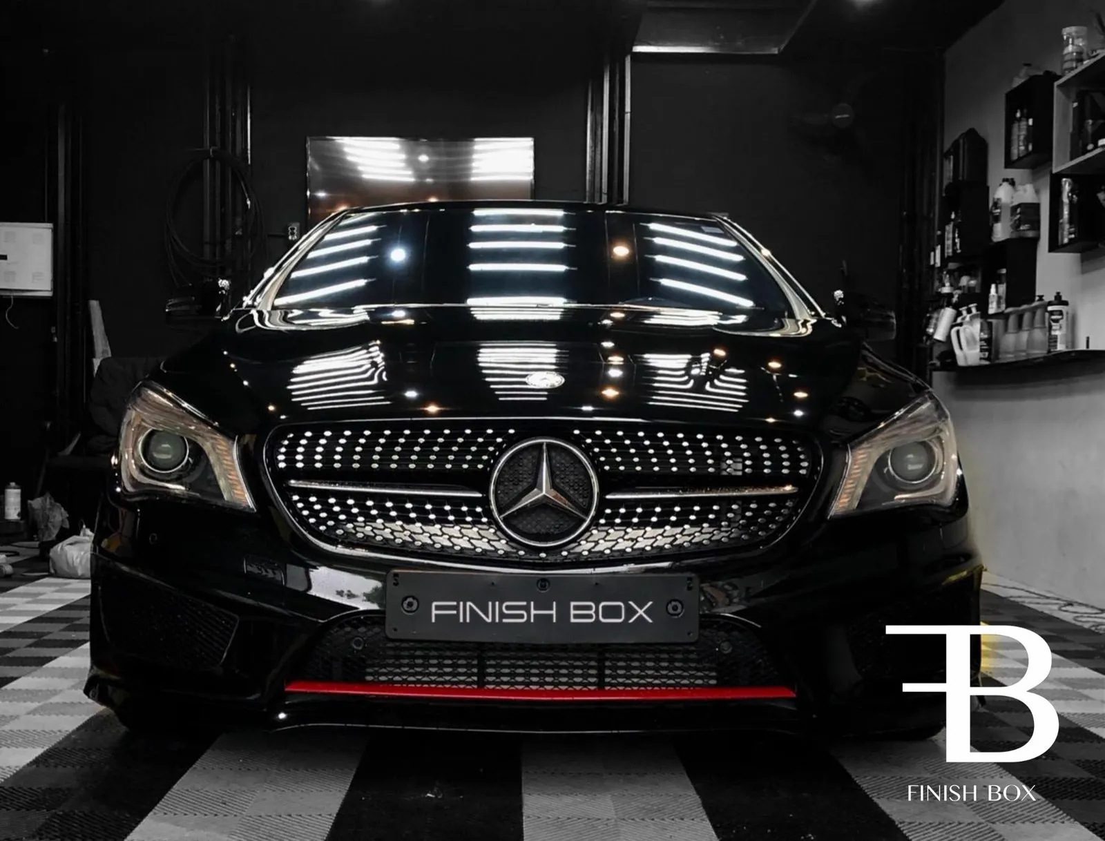 Mercedes-Benz CLA preta finalizada no estúdio da Finish Box
